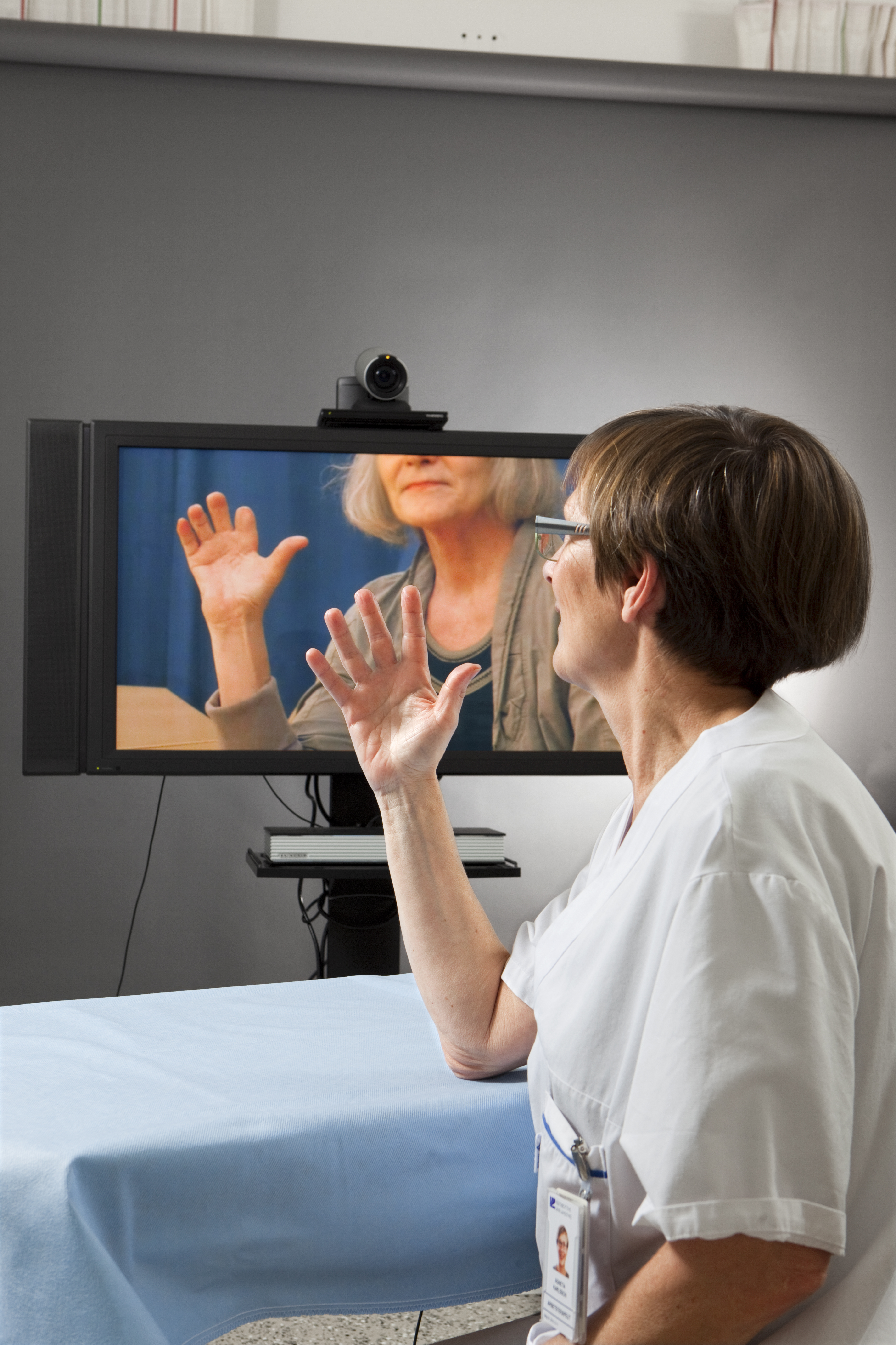 Remote hand rehabilitation HEALTHCARE AND CARE AT DISTANCE